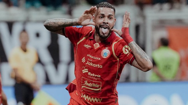 Selebrasi Maxwell saat cetak gol. [Instagram]
